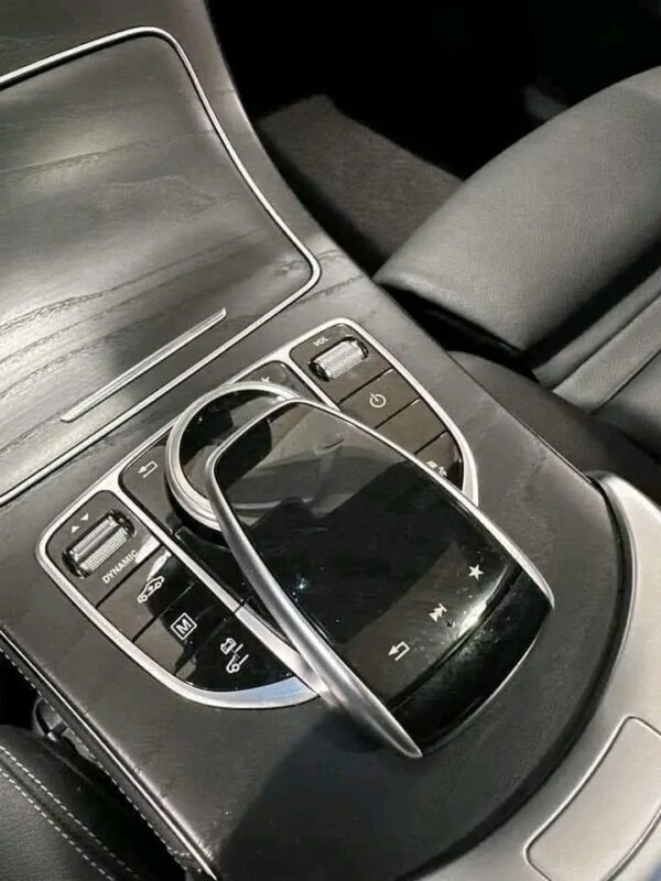 Mercedes-Benz GLC - Image 27