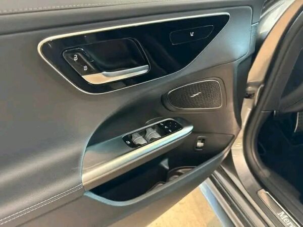 Mercedes-Benz C 300 d - Image 10