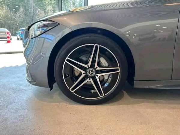 Mercedes-Benz C 300 d - Image 14