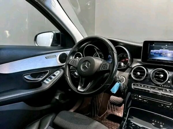 Mercedes-Benz C-Class – Image 18