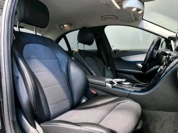 Mercedes-Benz C-Class – Image 17