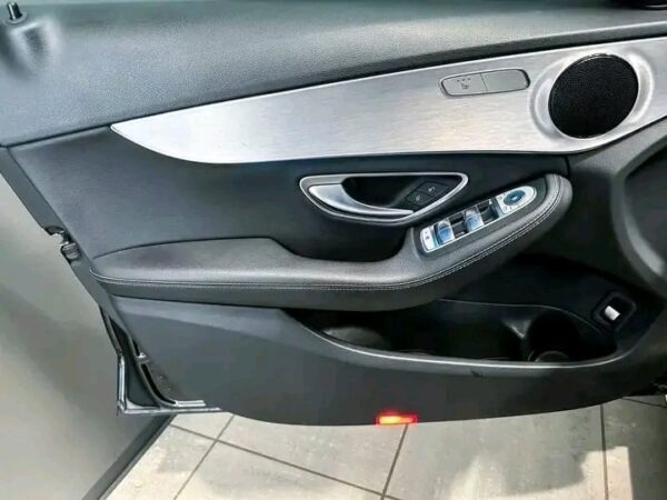 Mercedes-Benz C-Class – Image 11