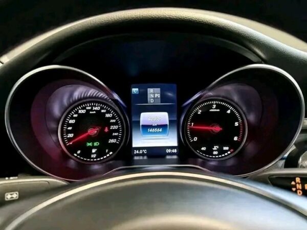 Mercedes-Benz C-Class – Image 13