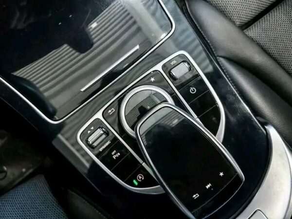 Mercedes-Benz C-Class – Image 19