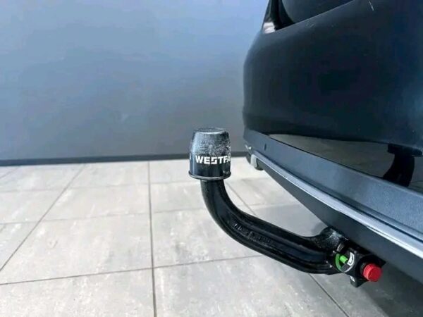 Mercedes-Benz C-Class – Image 24